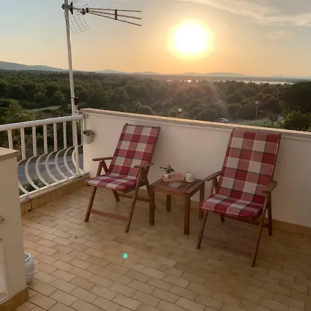 דירה Stojanovic שיבניק